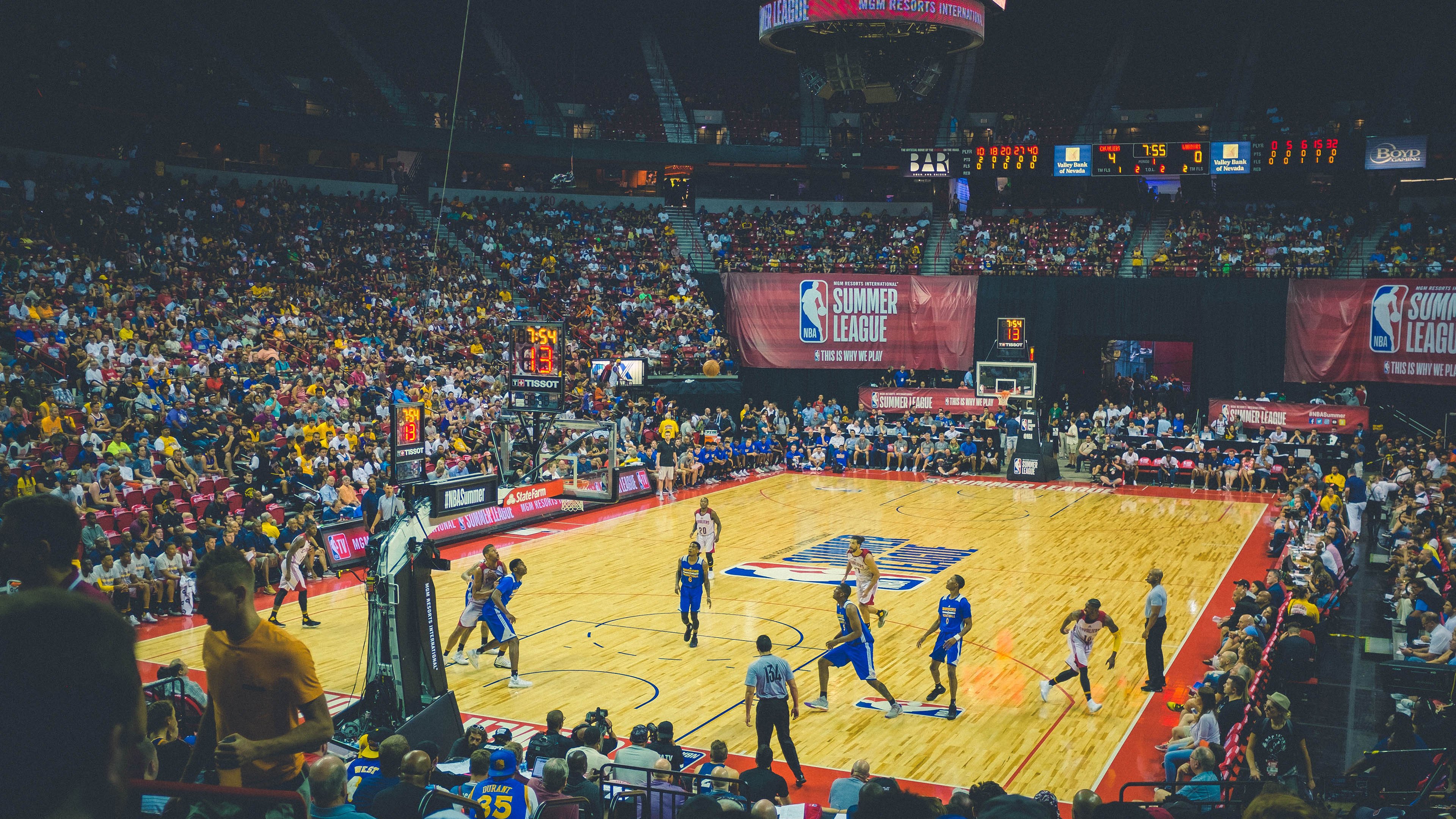 “尼古拉斯·桑特基的强势进攻与精准控制,带领阿根廷美洲狮队走向全球舞台”