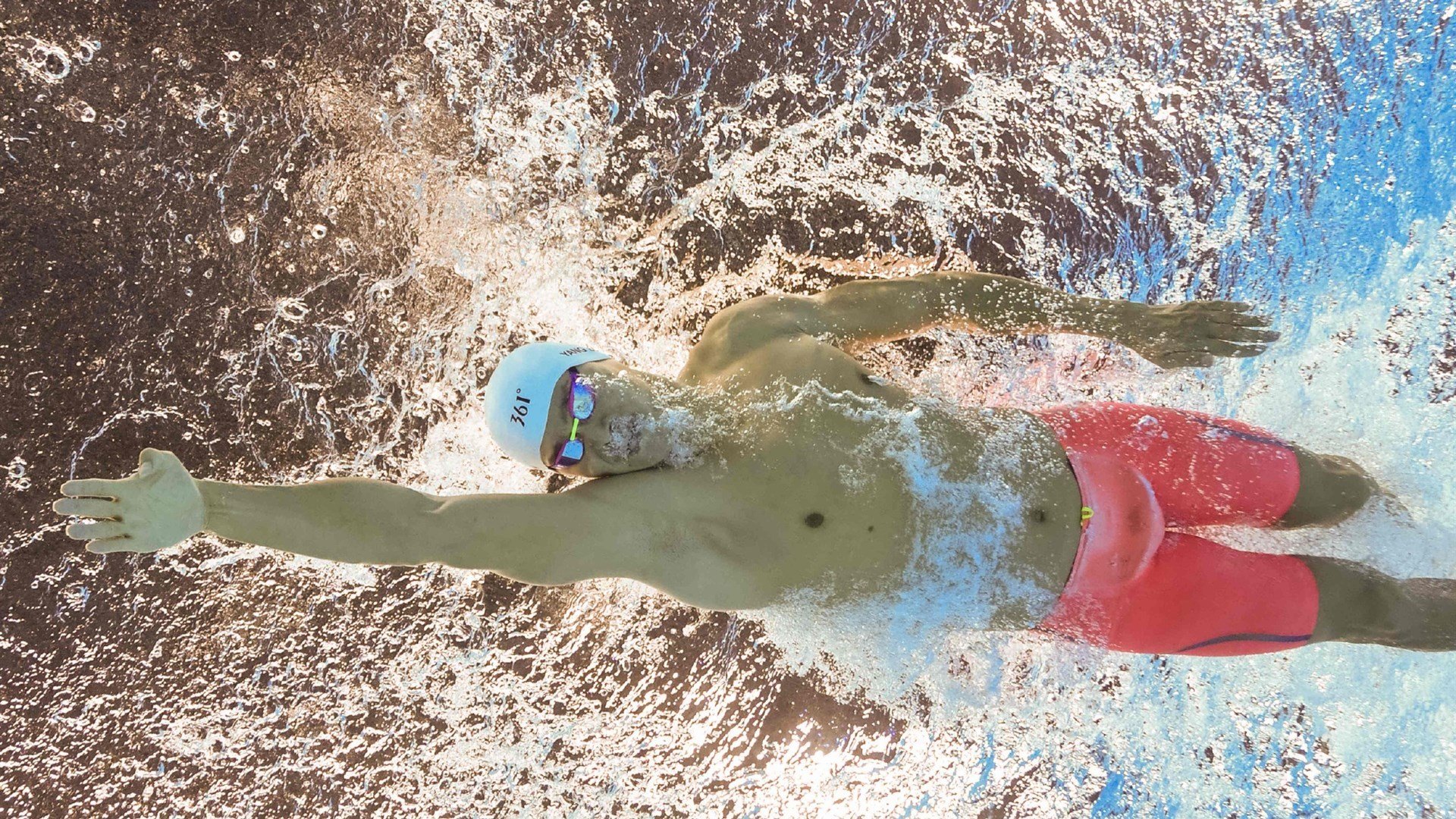 世界杯后：不少球员利用假期前往落后地区做公益 足球场成为新的课堂